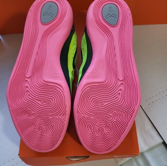 Kobe 9, Nike, EM GS, Volt, size 6y, used in original box, excellent condition - Picture 10 of 10